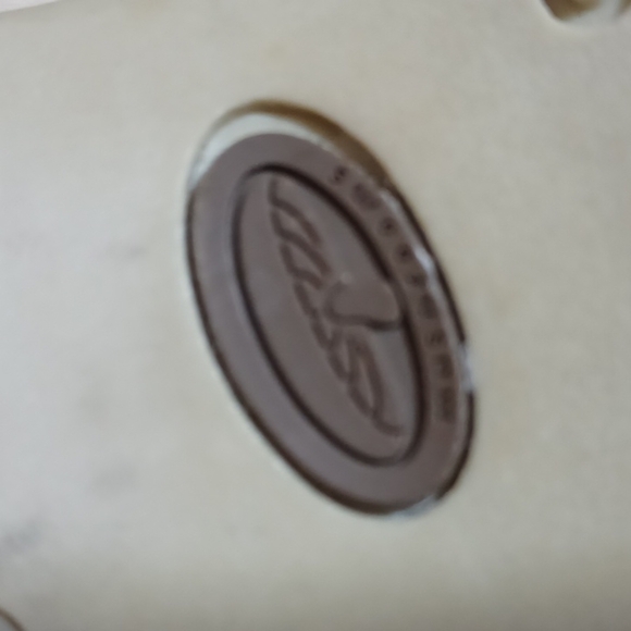 Mushrooms Loafers size 6m in a beautiful cream colored leather uppers - Picture 7 of 7